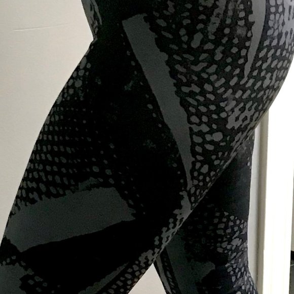 Lululemon sz 4 leggings - Picture 7 of 7